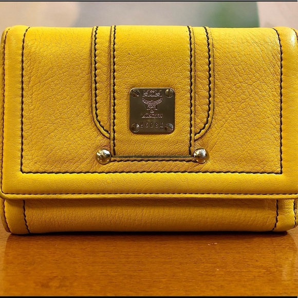 ON SALE!! MCM Calfskin Medium Tri-Fold Wallet - Picture 2 of 8